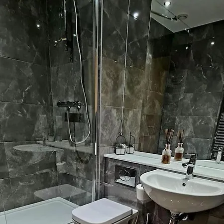 New Deluxe Centre 3 Bed Birmingham