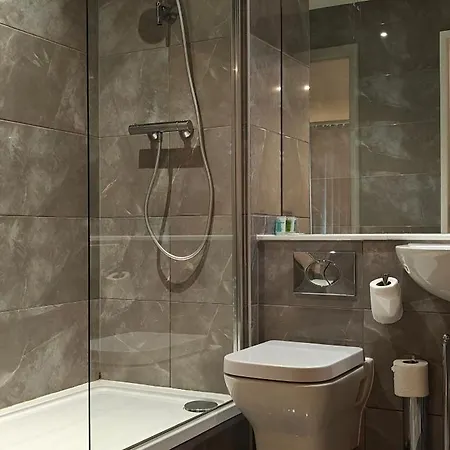 New Deluxe Centre 3 Bed Apartment Birmingham